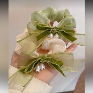 Green and Cream Bow Tulip Scrunchies